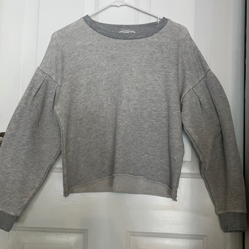 AEO Gray Cropped Puff Sleeve Sweatshirt